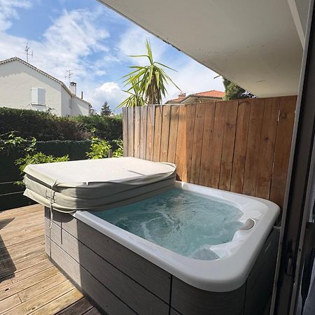 Hotel Sable Et Soleil - Port, Plage Et Jacuzzi Prive Fréjus Dış mekan fotoğraf
