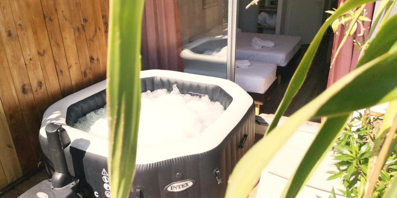 Hotel Sable Et Soleil - Port, Plage Et Jacuzzi Prive Fréjus Dış mekan fotoğraf
