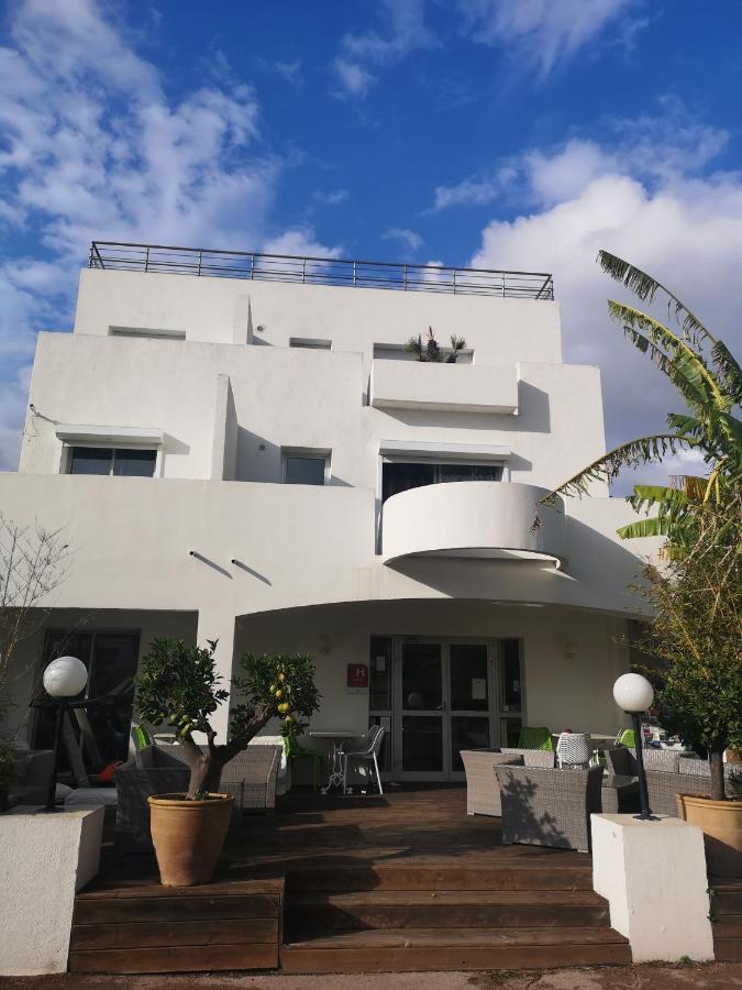 Hotel Sable Et Soleil - Port, Plage Et Jacuzzi Prive Fréjus Dış mekan fotoğraf