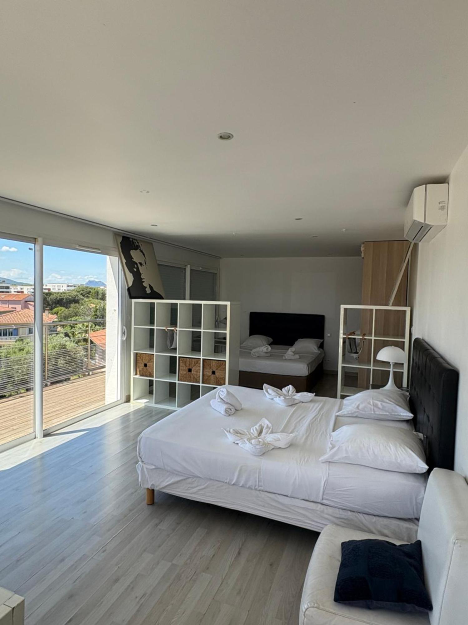 Hotel Sable Et Soleil - Port, Plage Et Jacuzzi Prive Fréjus Dış mekan fotoğraf
