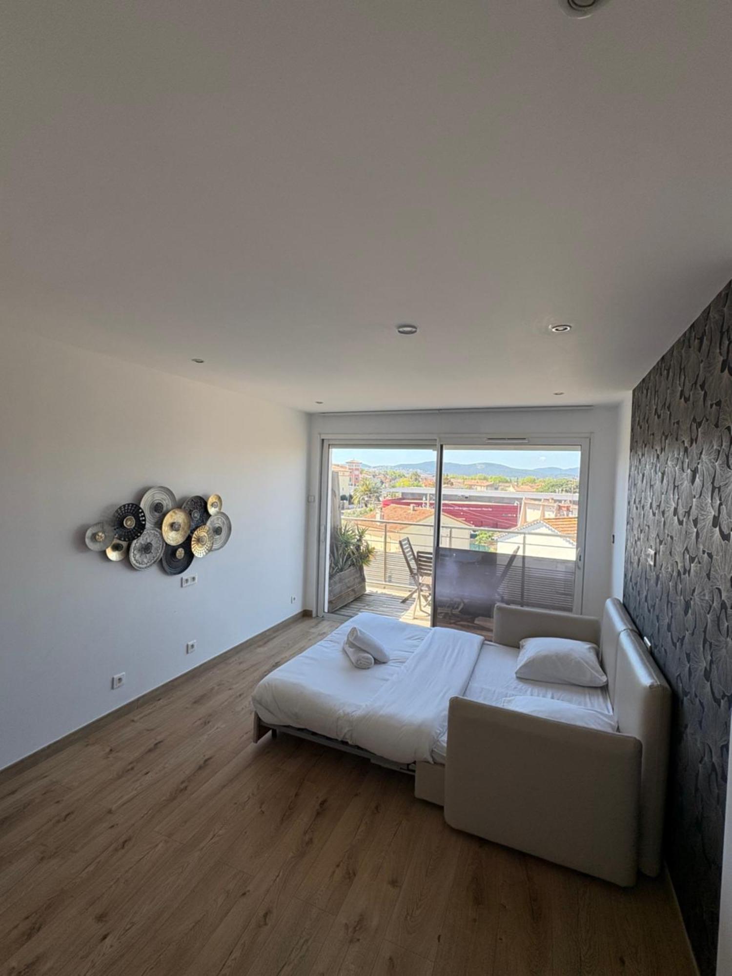 Hotel Sable Et Soleil - Port, Plage Et Jacuzzi Prive Fréjus Dış mekan fotoğraf