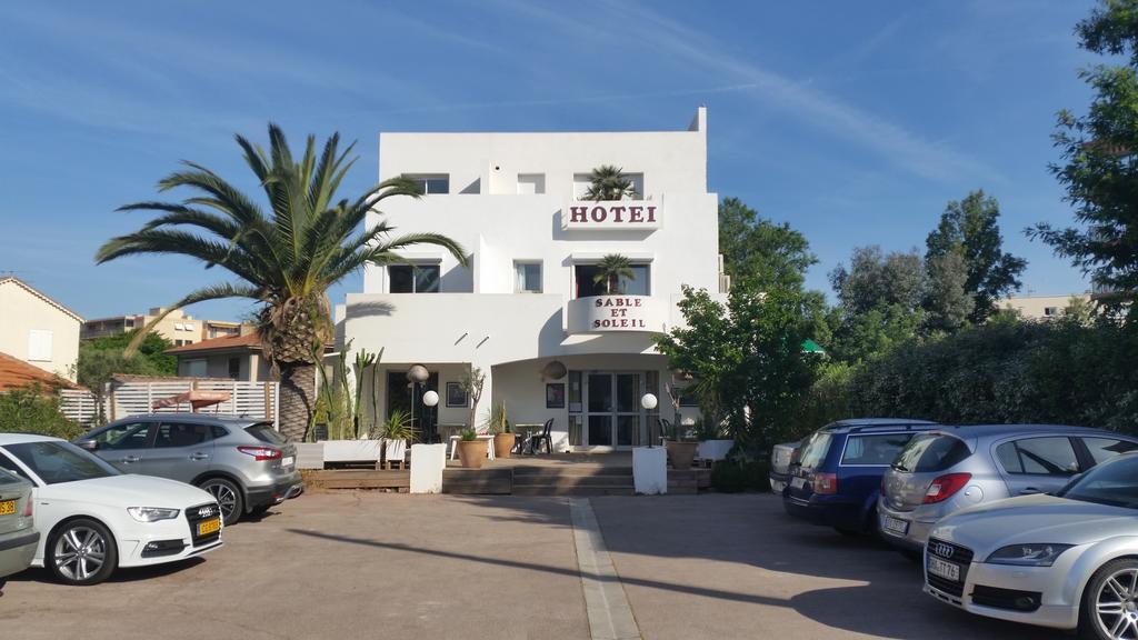 Hotel Sable Et Soleil - Port, Plage Et Jacuzzi Prive Fréjus Dış mekan fotoğraf