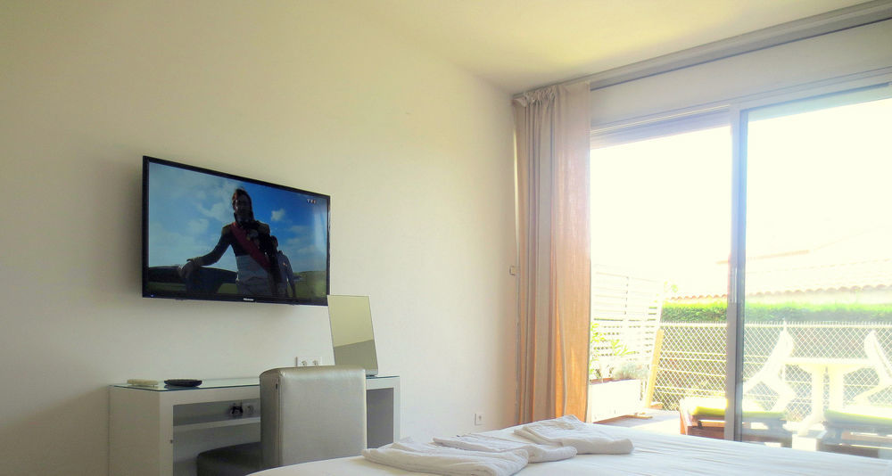 Hotel Sable Et Soleil - Port, Plage Et Jacuzzi Prive Fréjus Dış mekan fotoğraf