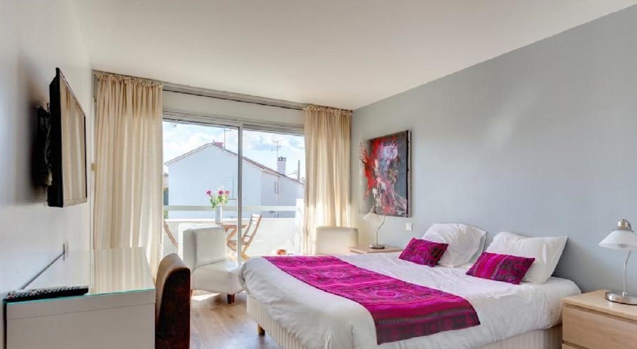 Hotel Sable Et Soleil - Port, Plage Et Jacuzzi Prive Fréjus Dış mekan fotoğraf